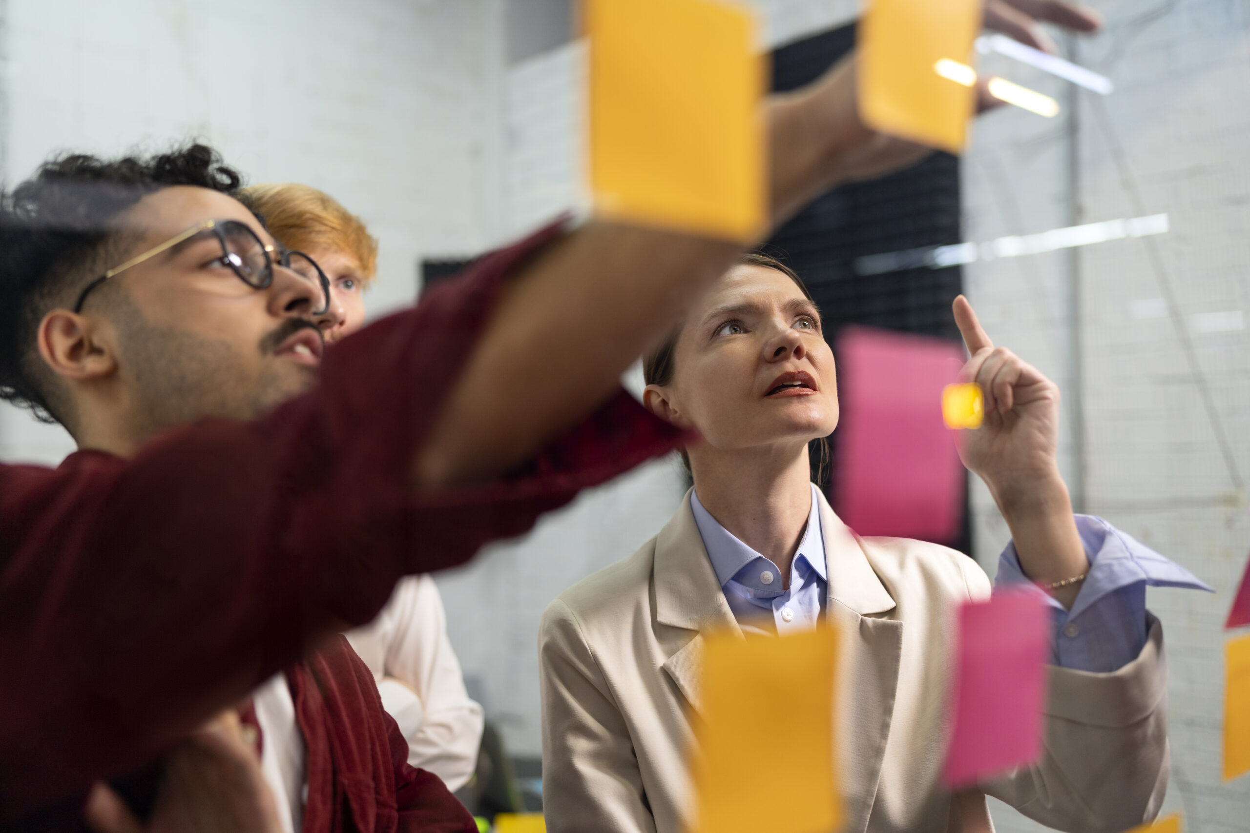 colleagues-thinking-with-post-its-side-view